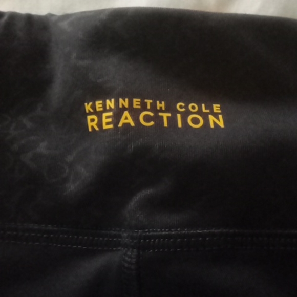 Clothes - Picture 3 of 4